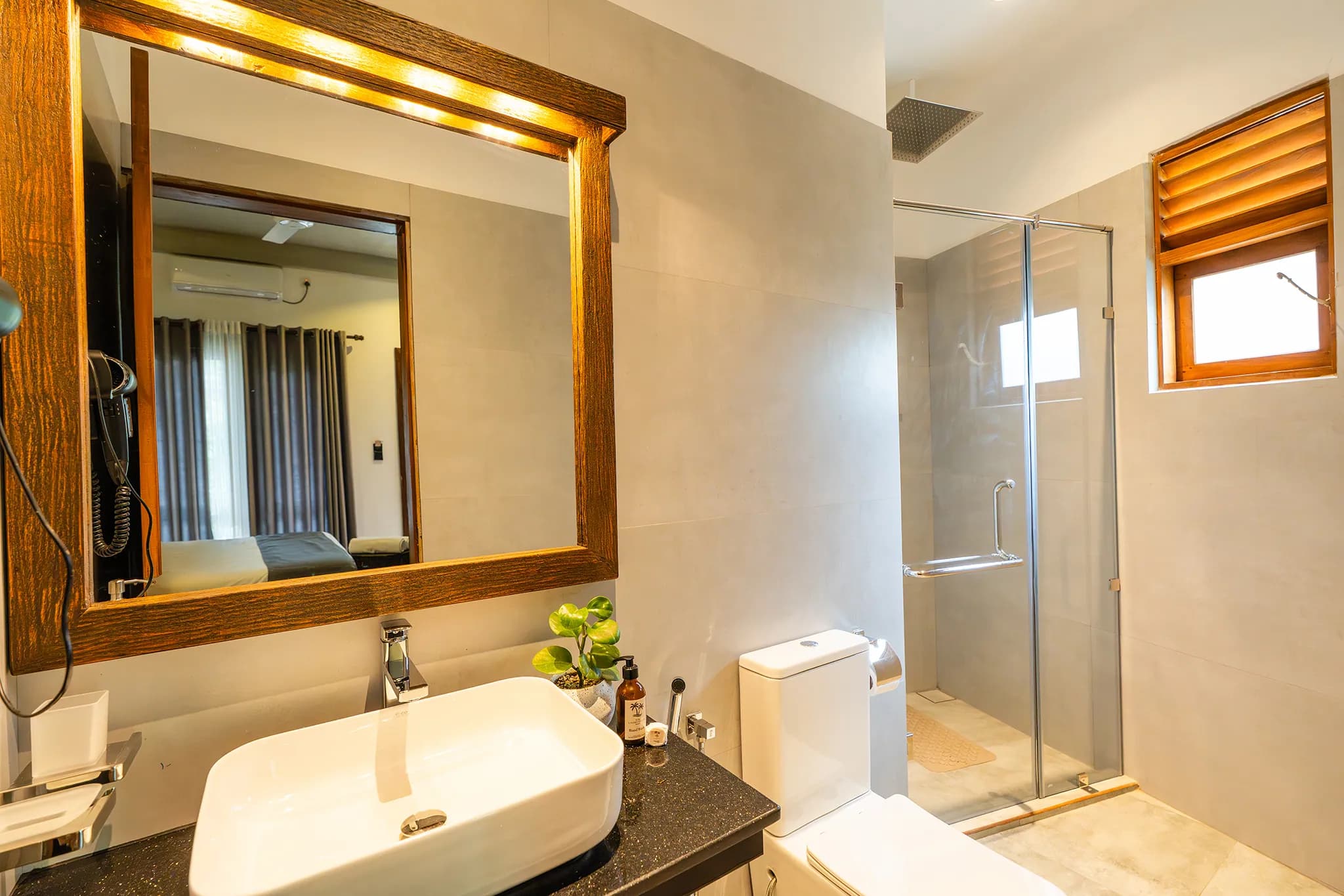 Bathroom with basin, mirror and walk-in shower