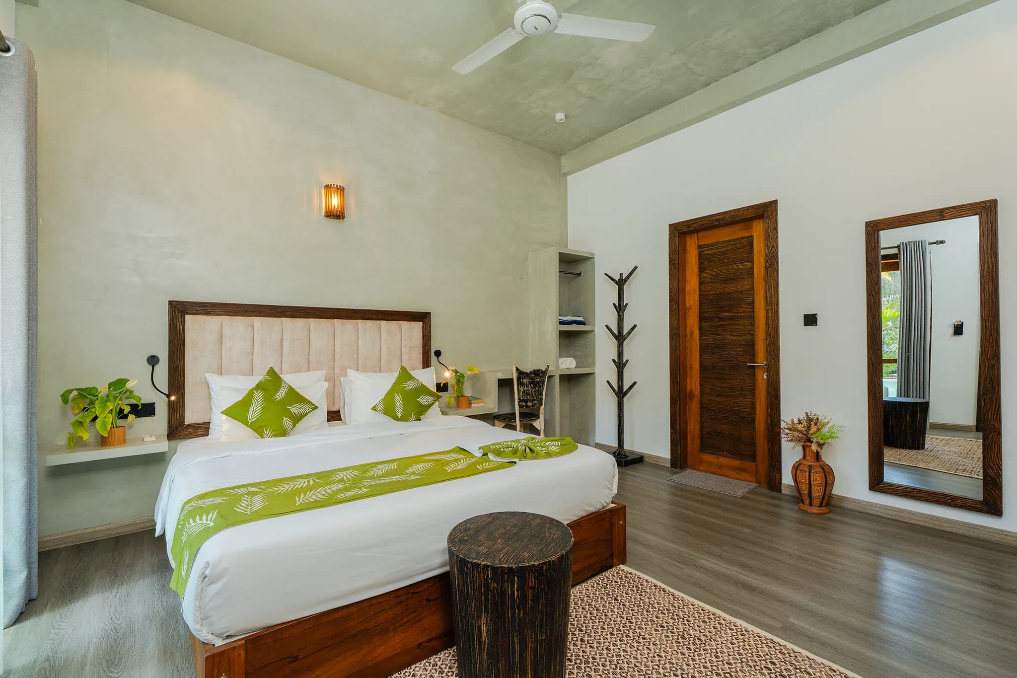 King bed with palm-leaf runner